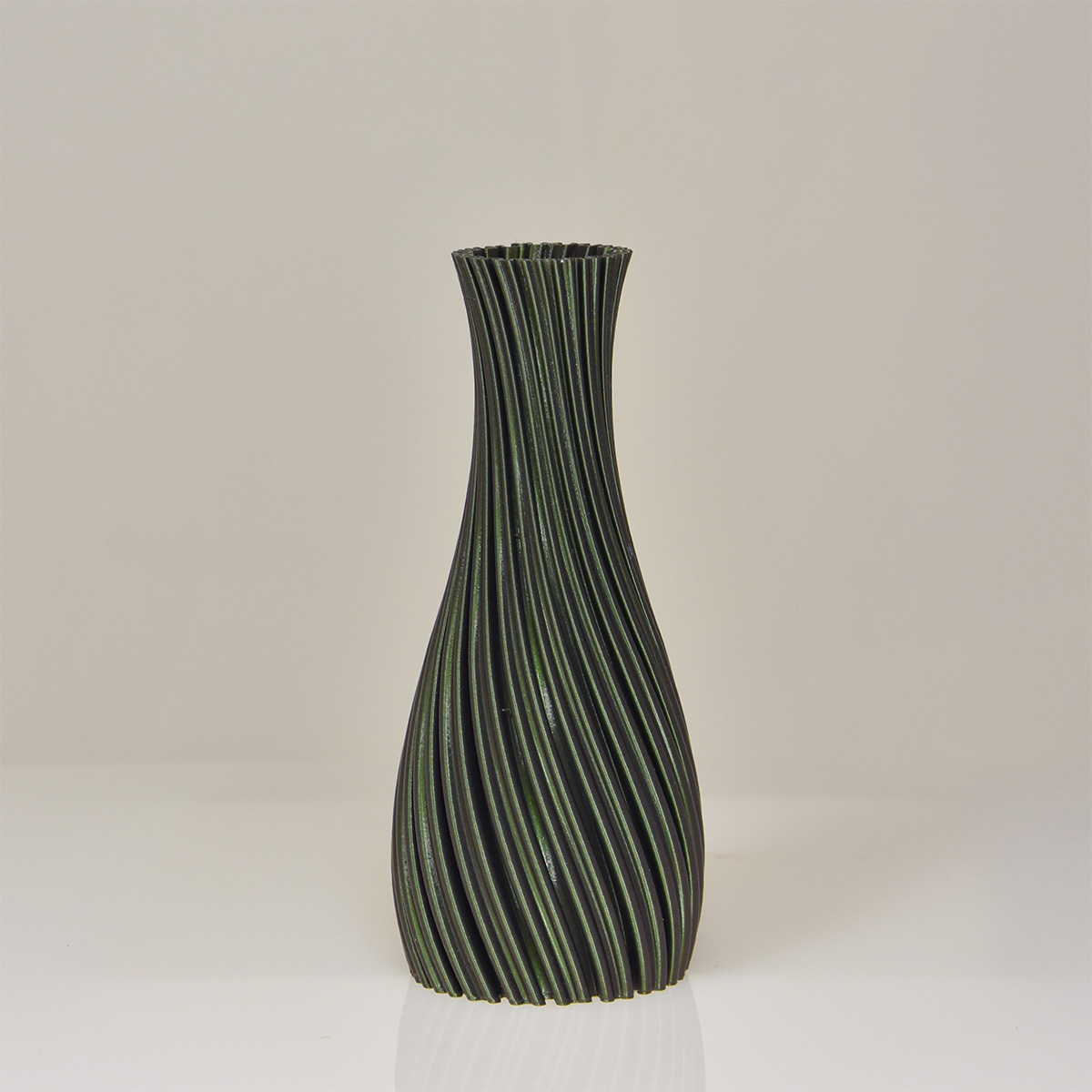 Kalmia 3D vaas 20x9cm Groen Metallic 1 Kalmia 3D vaas 20x9cm Groen Metallic