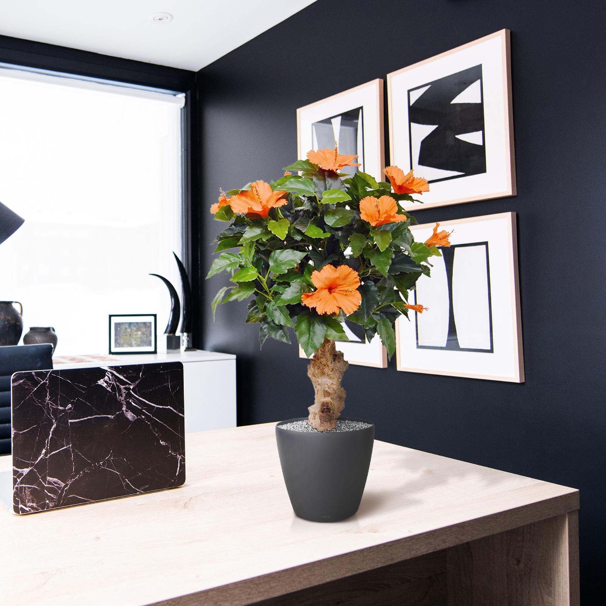 Hibiscus kunstplant op voet 65cm - oranje 1 Hibiscus kunstplant op voet 65cm - oranje